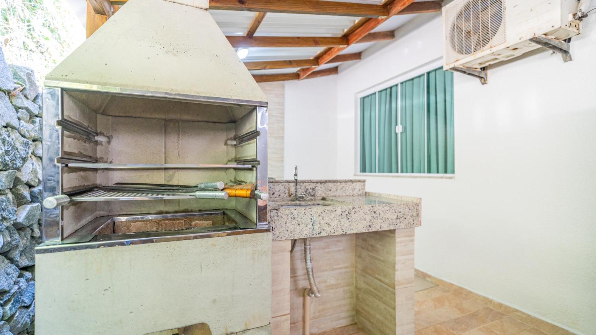 Residencial Com Piscina Possui Jacuzzi Aquecida Com Hidromassagem Villa Bombinhas Buitenkant foto