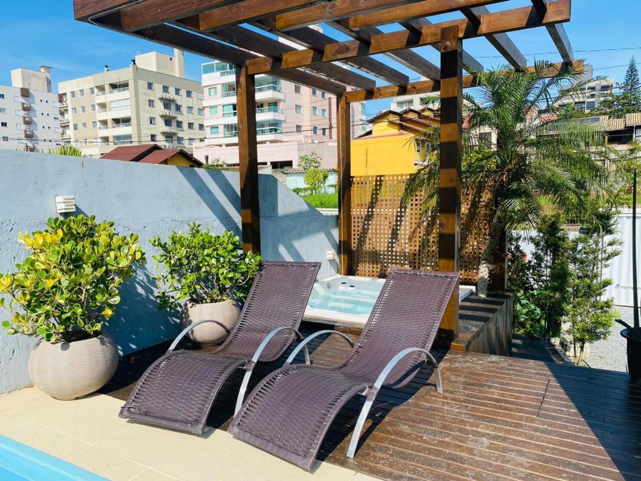 Residencial Com Piscina Possui Jacuzzi Aquecida Com Hidromassagem Villa Bombinhas Buitenkant foto