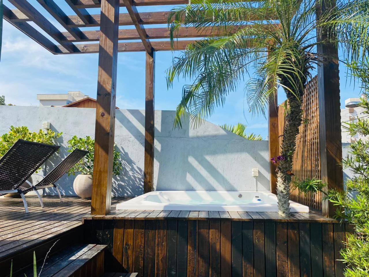 Residencial Com Piscina Possui Jacuzzi Aquecida Com Hidromassagem Villa Bombinhas Buitenkant foto