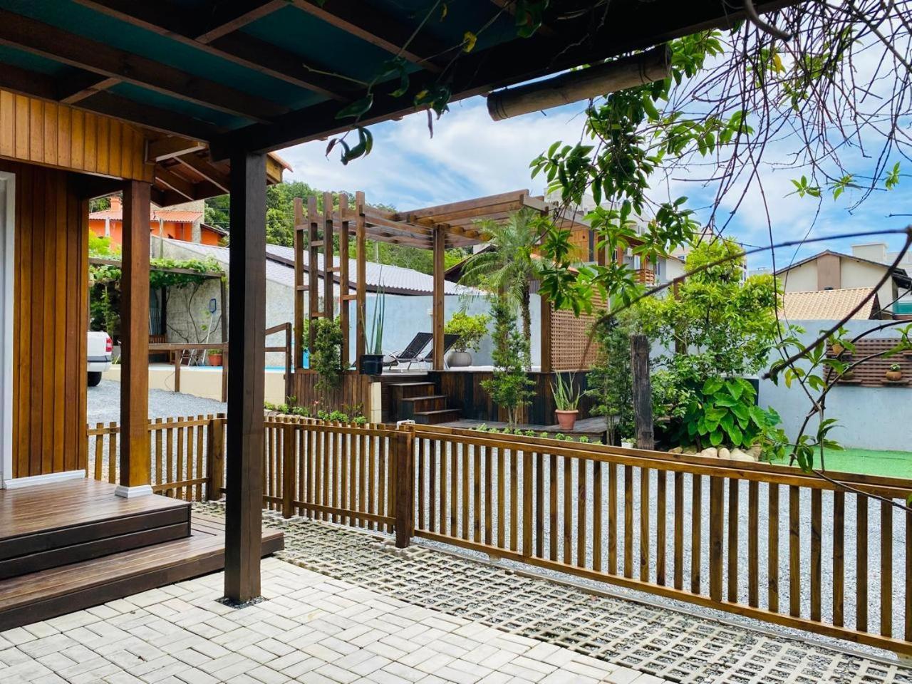 Residencial Com Piscina Possui Jacuzzi Aquecida Com Hidromassagem Villa Bombinhas Buitenkant foto
