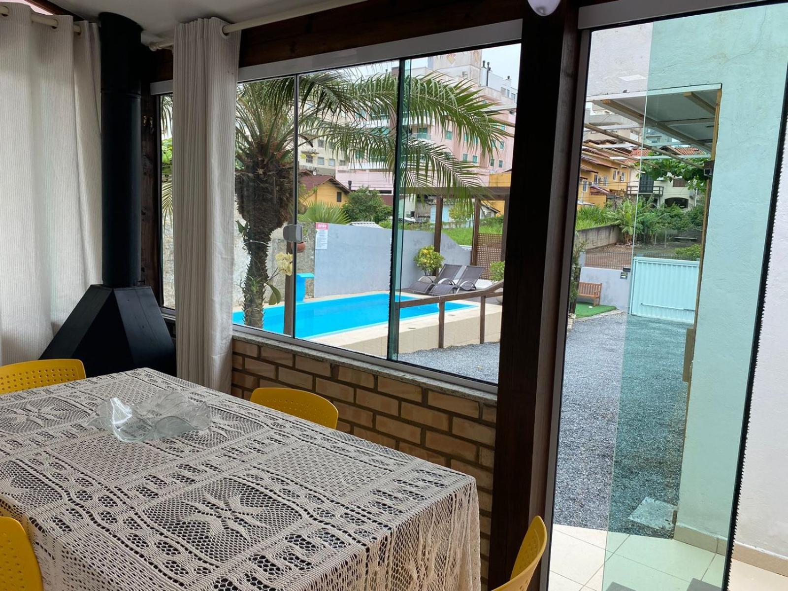 Residencial Com Piscina Possui Jacuzzi Aquecida Com Hidromassagem Villa Bombinhas Buitenkant foto