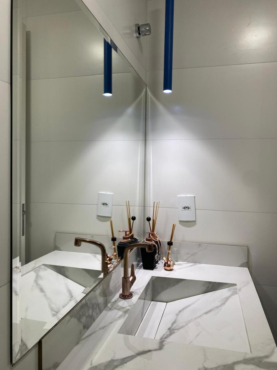 Residencial Com Piscina Possui Jacuzzi Aquecida Com Hidromassagem Villa Bombinhas Buitenkant foto