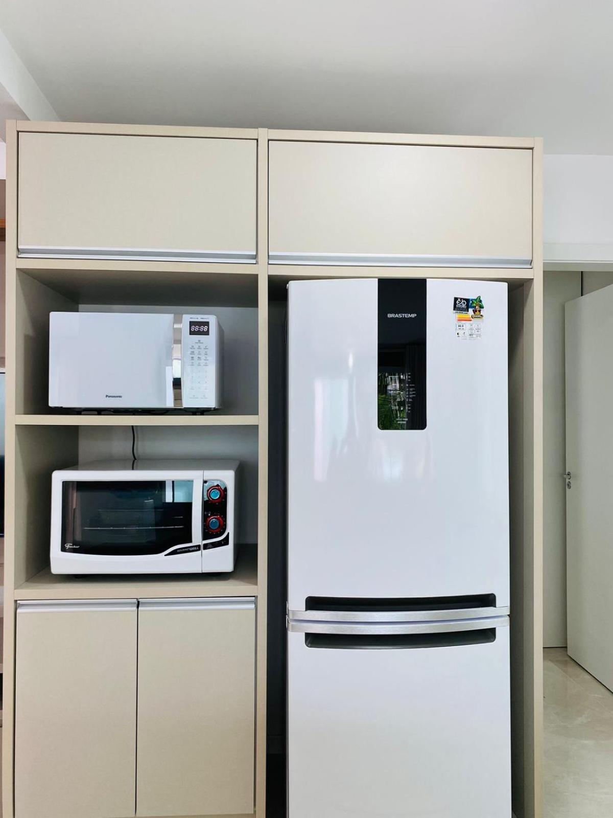 Residencial Com Piscina Possui Jacuzzi Aquecida Com Hidromassagem Villa Bombinhas Buitenkant foto