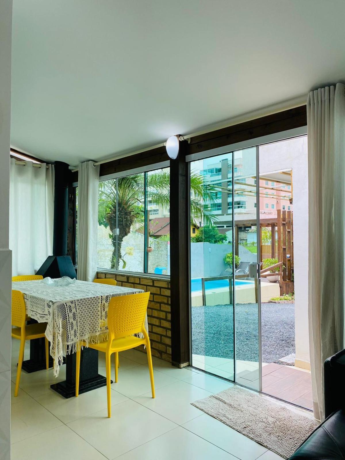 Residencial Com Piscina Possui Jacuzzi Aquecida Com Hidromassagem Villa Bombinhas Buitenkant foto