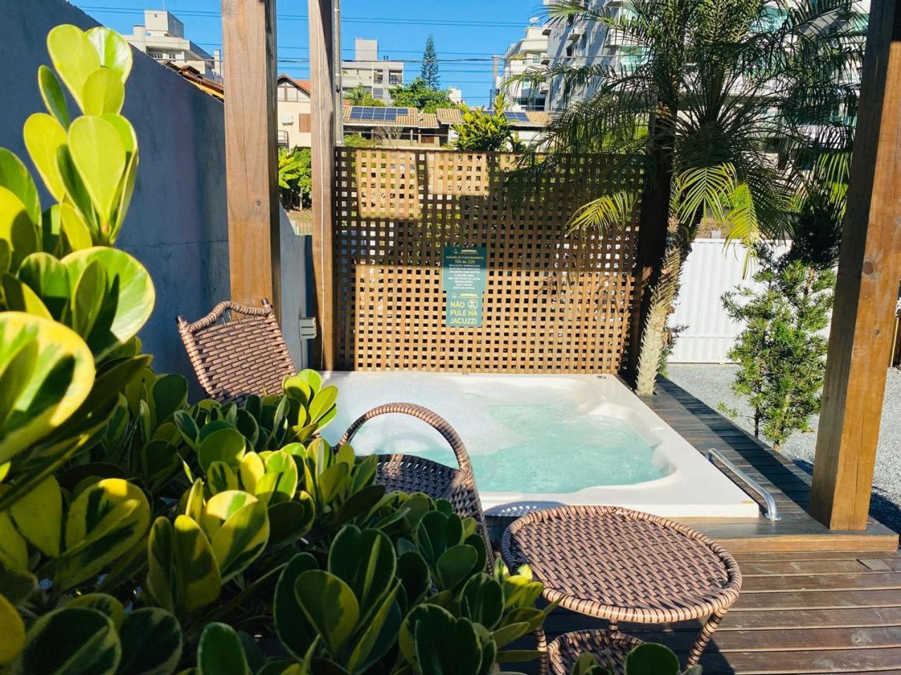 Residencial Com Piscina Possui Jacuzzi Aquecida Com Hidromassagem Villa Bombinhas Buitenkant foto